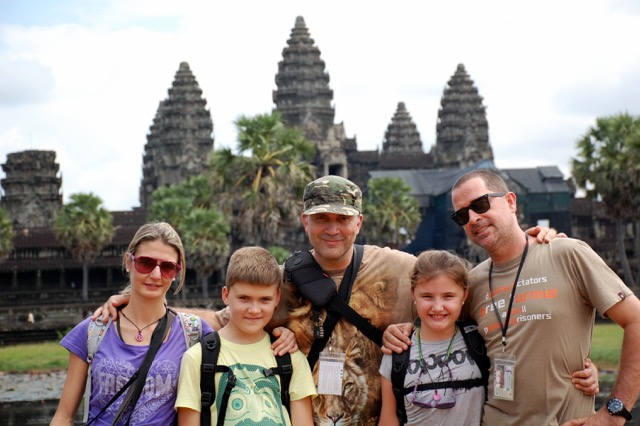 Xenia y familia en Camboya