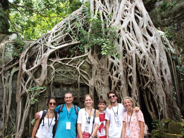 José María y su familia en Camboya