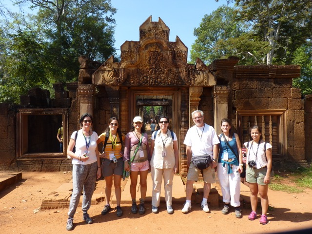 Ana y sus amigos en camboya