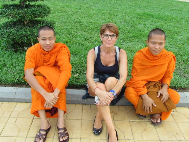 Con Monjes en  Camboya