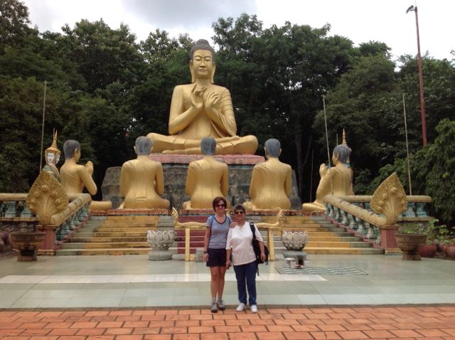 Mercedes y Nati en su viaje a Camboya