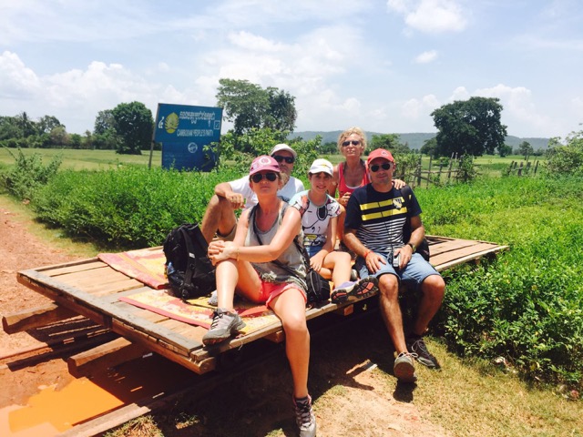 Inma y su familia en Camboya