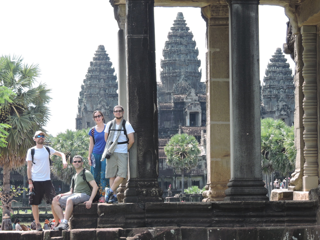 Mercedes, Edu, Ramiro y Curro en Camboya