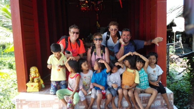 David, Nuria, Quim y Carme en su viaje a Camboya