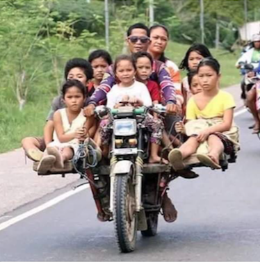 Camboya, 10 en una moto