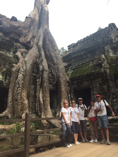 Inma y su familia en Camboya