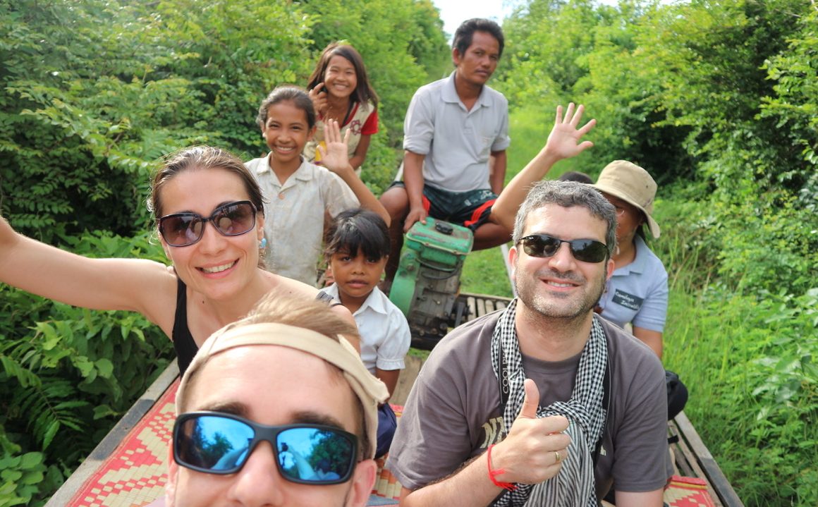 Mercedes, Edu, Ramiro y Curro en Camboya