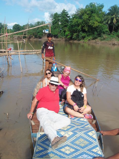 Miriam y su familia en Camboya