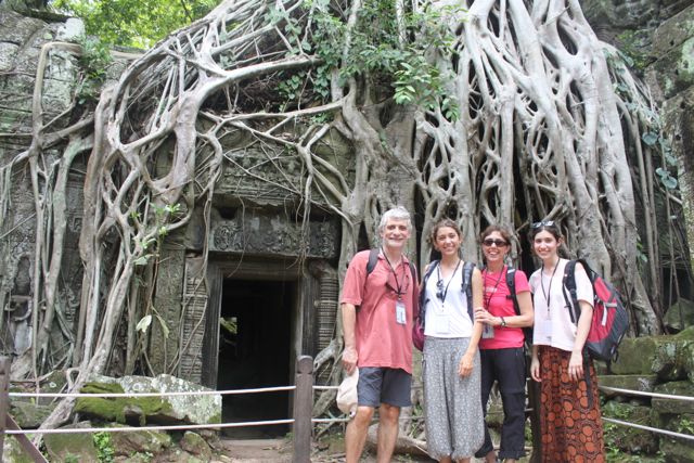 Enric, Helena, Silvia y Montse en Camboya