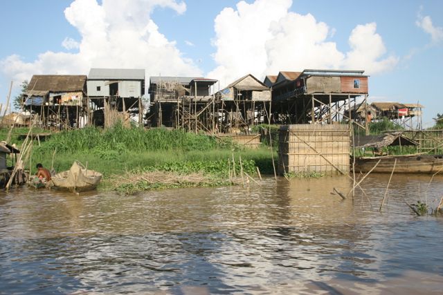 Aldea flotante en Camboya