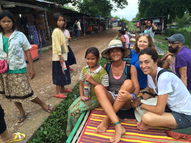 Gustavo, Macu, Dami Y carmen estuvieron en Camboya