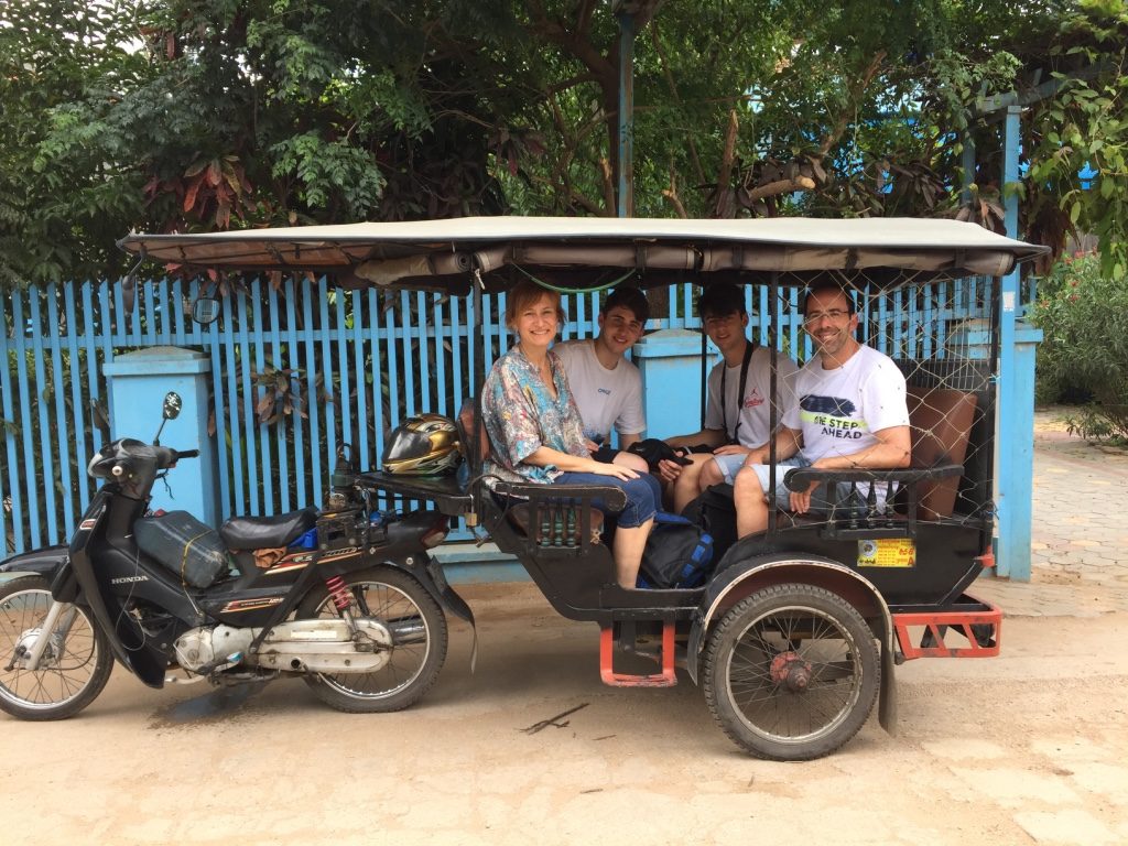 En tuk tuk en el viaje a Camboya 