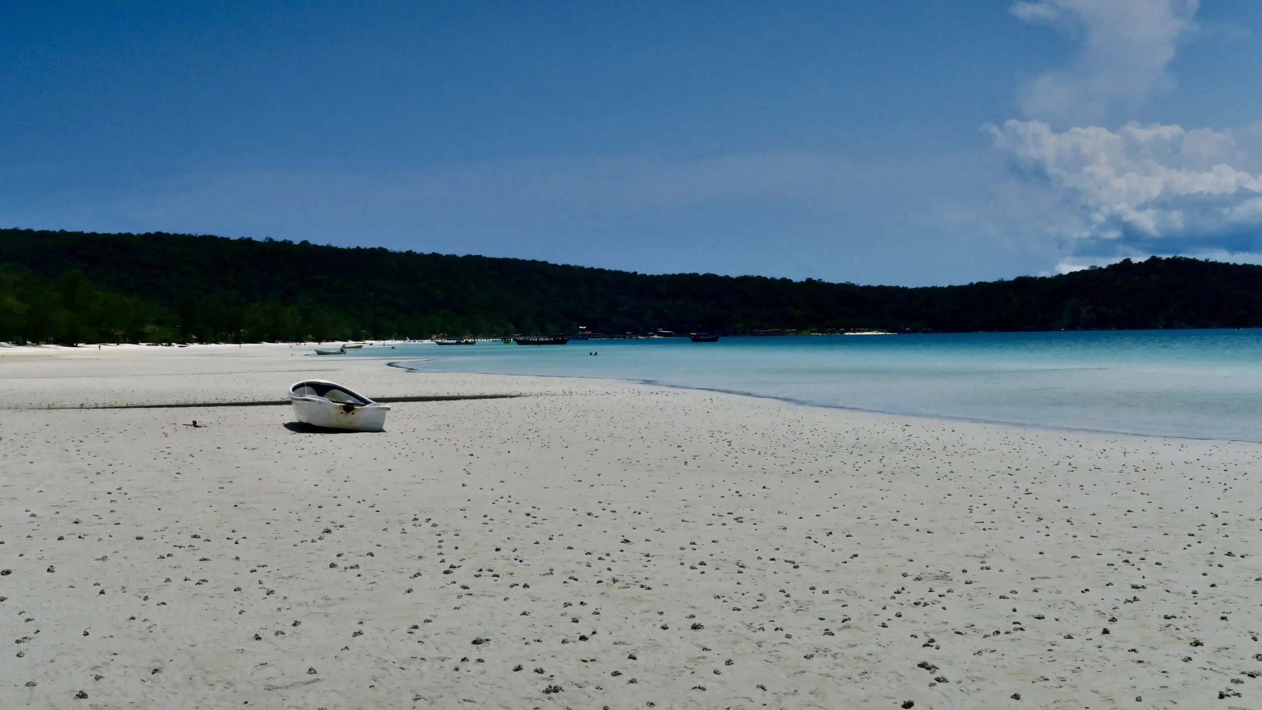 Barca en Playa en Camboya