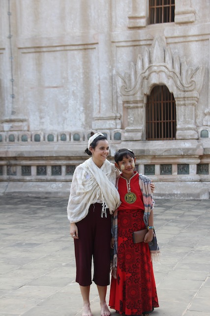 cerca de un templo en Birmania