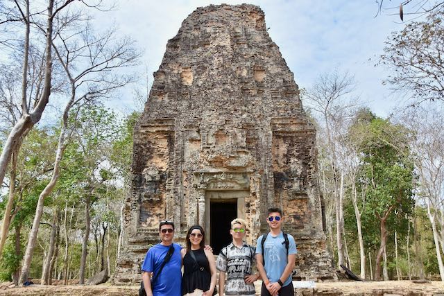 Marc y su familia en Camboya