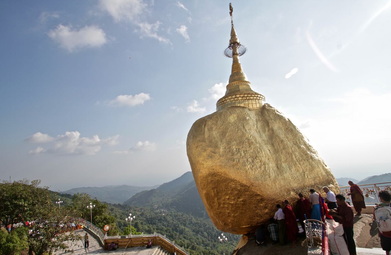 Golden Rock, Birmania