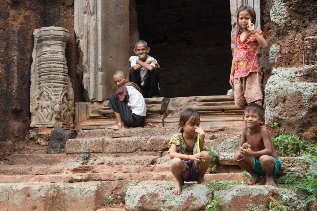 Niños en templo de Camboya