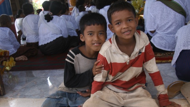 Niños en Viaje a Camboya