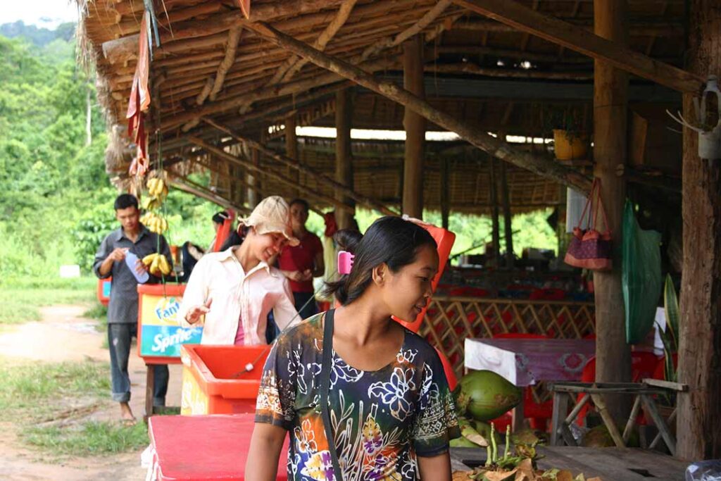 Viajes sostenibles en Camboya, restaurante local