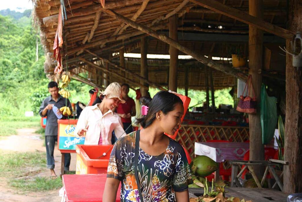 Viajes sostenibles en Camboya, restaurante local