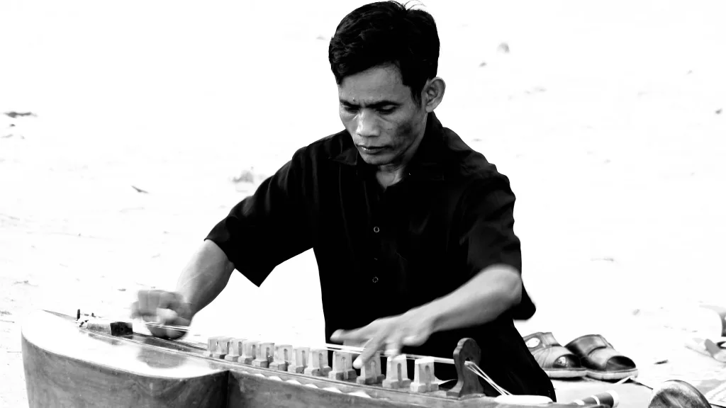 músico  en Camboya