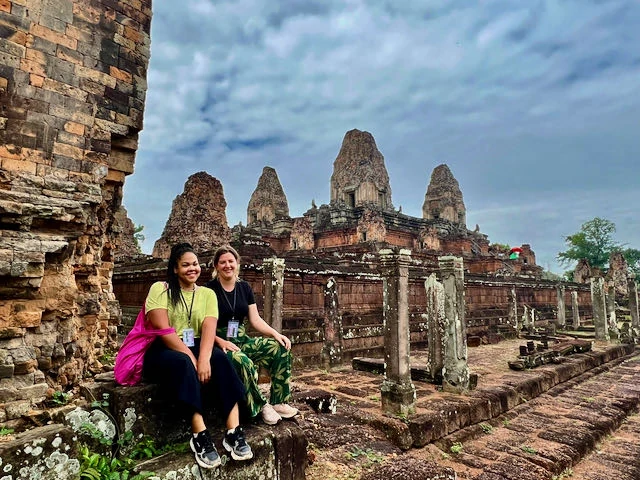 En los templos de Angkor , Camboya