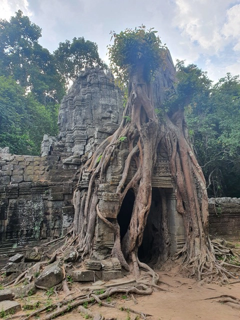 Puesta en Angkor