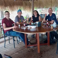 Comiendo en nuestro viaje inolvidable en Camboya