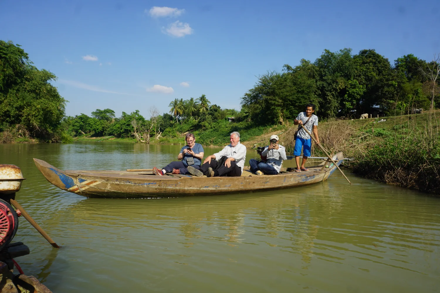 En una barca en Camboya