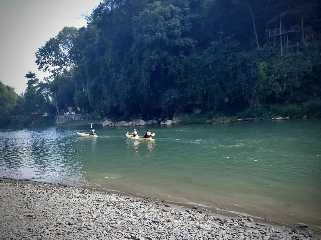 Transportes en viajes diferentes en Laos