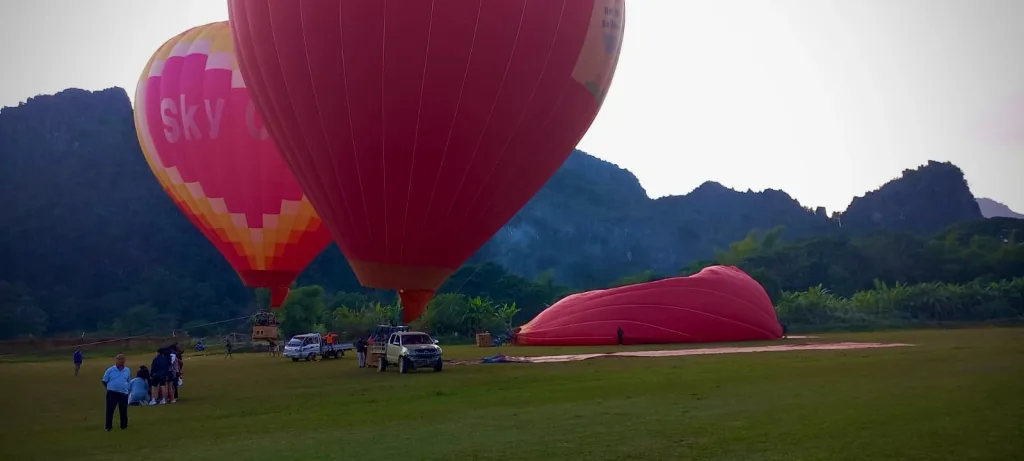 En globo, viajes diferentes en Laos