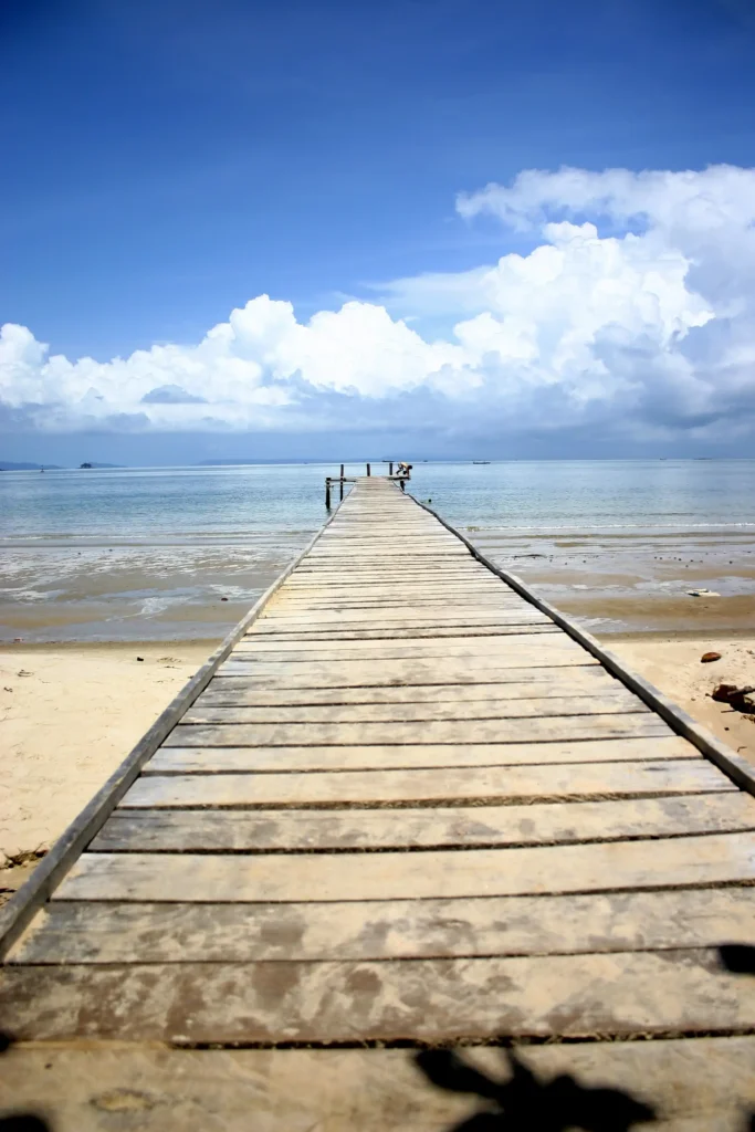 Un embarcadero en Camboya. Es seguro viajar a Camboya en 2026